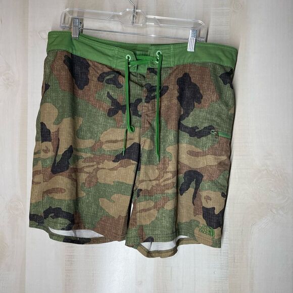 The North Face green camouflage swim trunks, size 36‎ - Picture 3 of 12